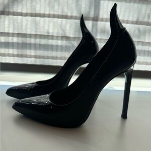 Saint Laurent black patent pumps. Size 37.5 heel height 4.75”
